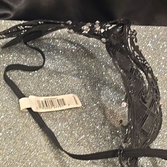 Dara Masquerade Black Rhinestone & Glitter Mask - Picture 5 of 5